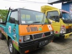 Dua truk pengangkut sampah bantuan Pemerintah Jepang