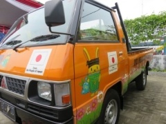 Truk pengangkut sampah 1 bantuan Pemerintah Jepang
